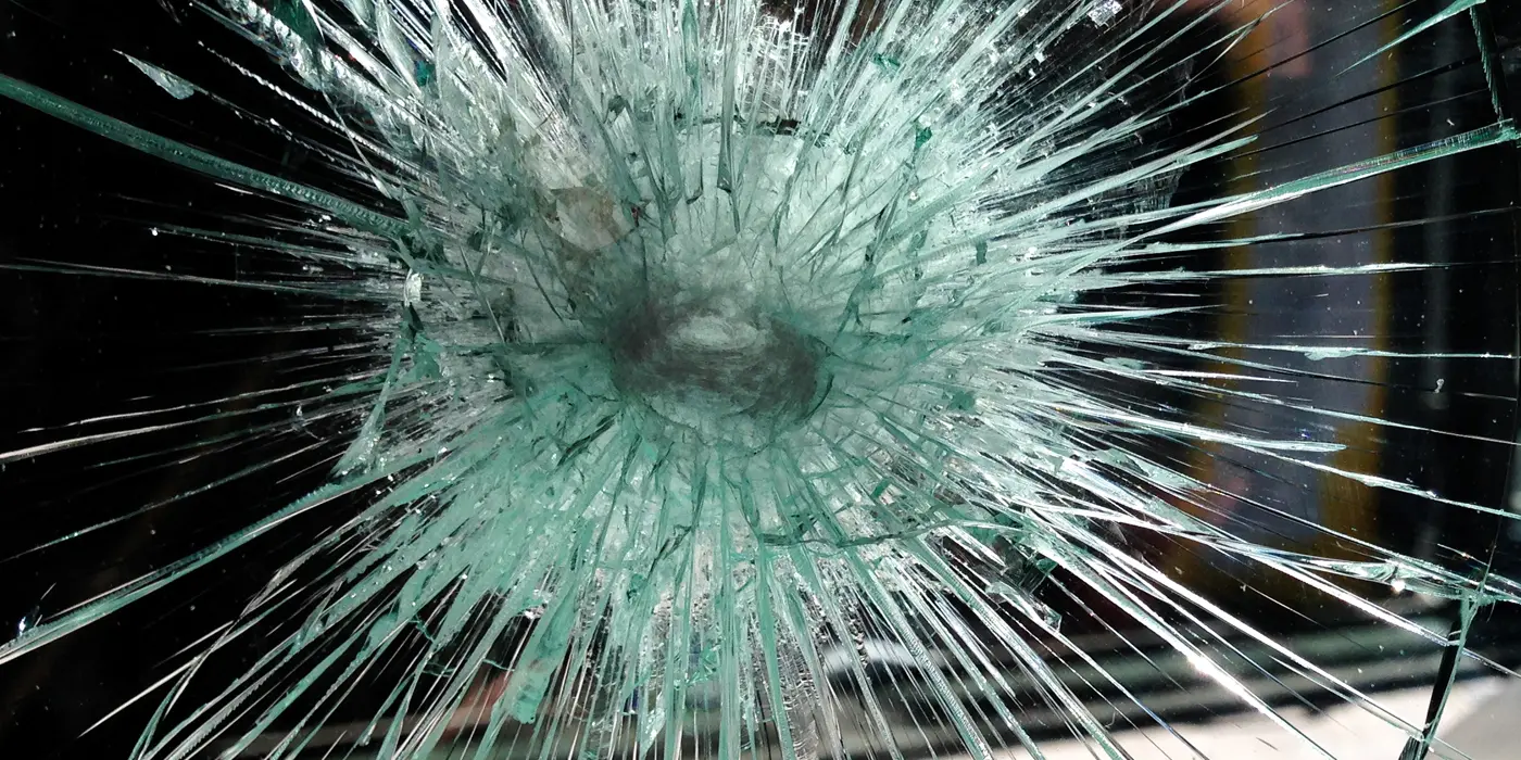 Featured image for “CRISTALES BLINDADOS – TODO LO QUE QUIERES SABER SOBRE PROTECCIÓN BALÍSTICA TRANSPARENTE”